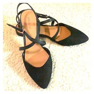 Cute black sandal/flats